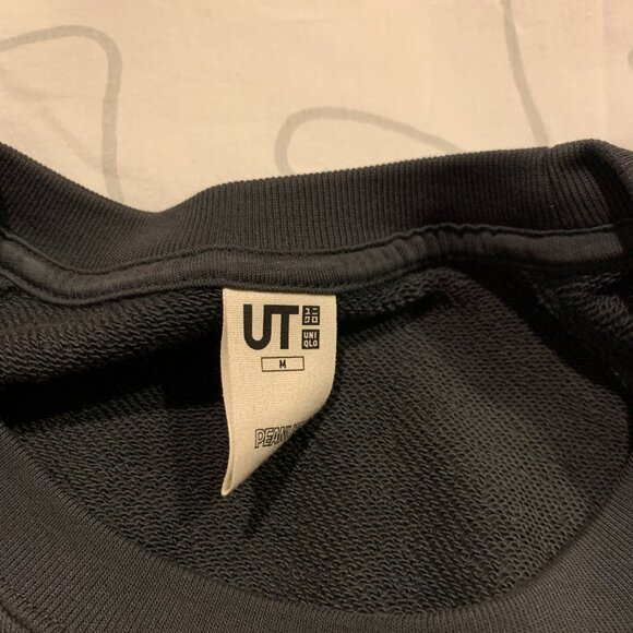 Uniqlo 4 sweatshirts (Large and Medium) - Picture 8 of 8